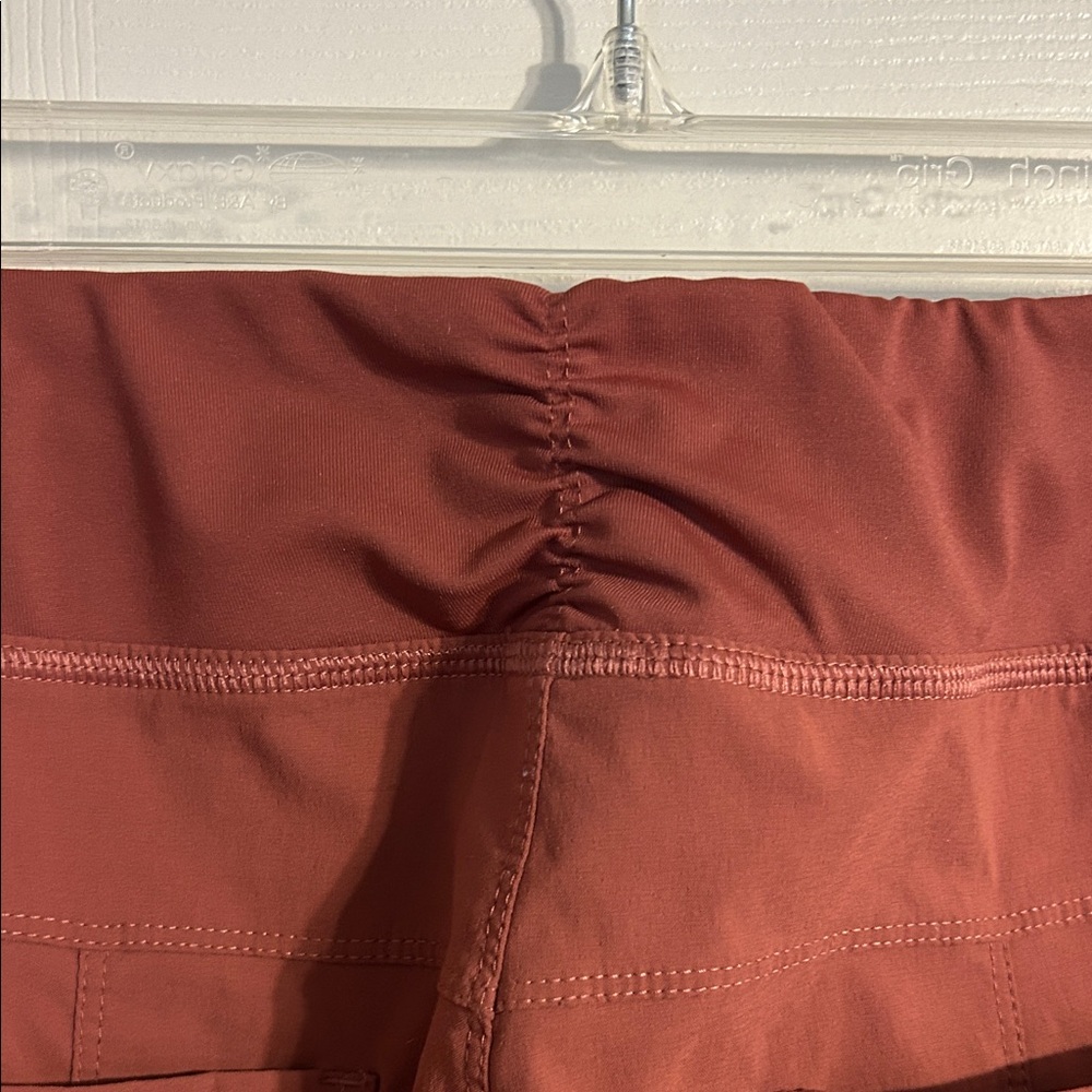 Mountain Hardwear Rust Mauve Brown Athleisure Pants Medium Short Outdoor Hiking - Picture 8 of 10